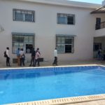 En attendant sa remise officielle aux journalistes, nous vous présentons la luxueuse villa dans laquelle les journalistes Guinéens qui