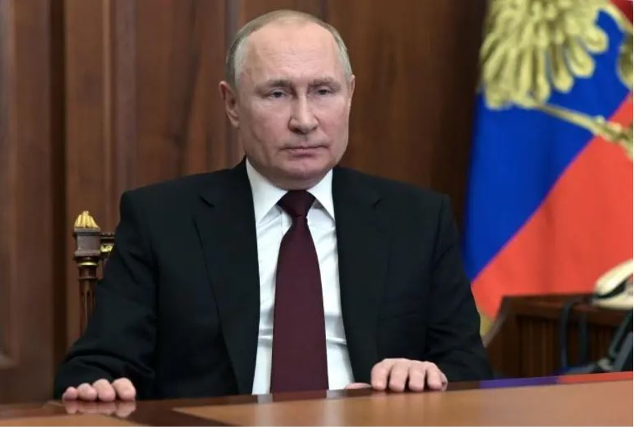 Le président russe Vladimir Poutine a assuré que « comme en 1945, la victoire sera à nous », multipliant les comparaisons entre la Seconde
