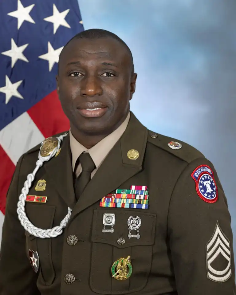 Au service de l’armée américaine depuis plus d’une décennie, le Guinéen Mohamed Kefing Kaba vient de franchir un nouveau cap honorifique