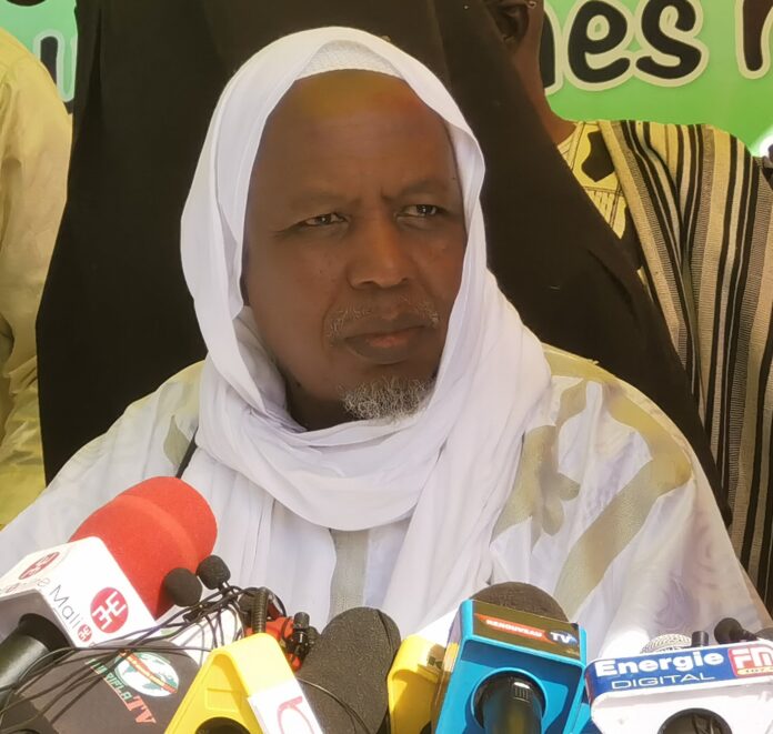 L'imam Mahmoud Dicko n'offrir plus son sourrire à la junte malienne qu'il qualifie déjà d'arrogant. Il l'a fait savoir à l'occasion de la 22