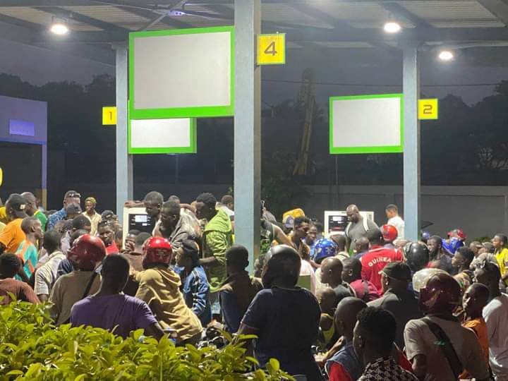 Depuis plus de 24 heures à Conakry, les citoyens signalent une pénurie de carburant dans certaines stations de la ville de Conakry. Même si c'est pas trop épatant