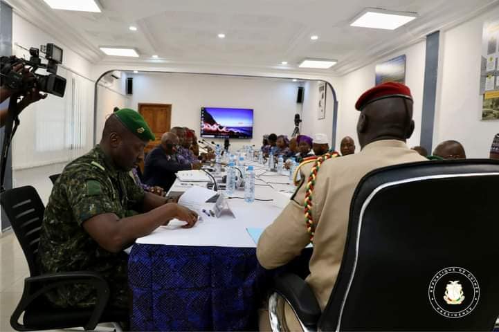 Le Colonel Mamadi Doumbouya, Chef de l’Etat, Chef Suprême des Armées a pris part à la session ordinaire du conseil des ministres de ce jeudi 16 juin 2022, à Kindia.